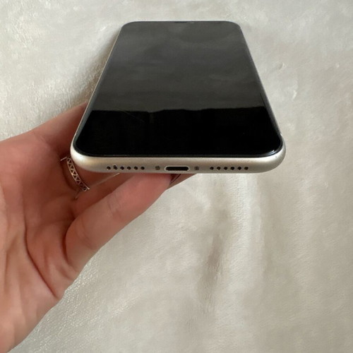 iPhone 11 64GB used, white, 75% battery health