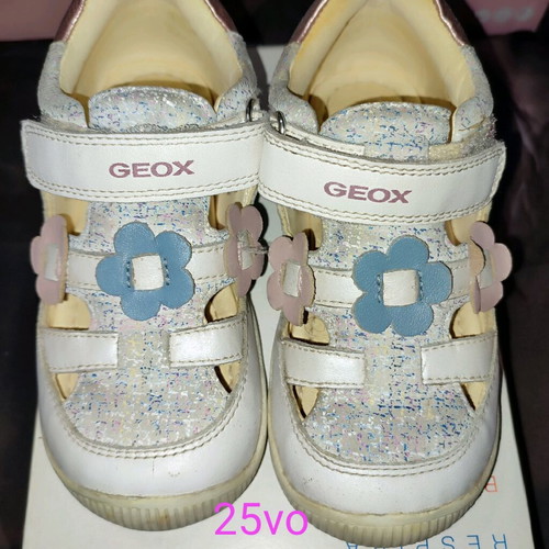 Geox leather sandals size 25 like new