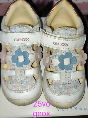 Geox leather sandals size 25 like new
