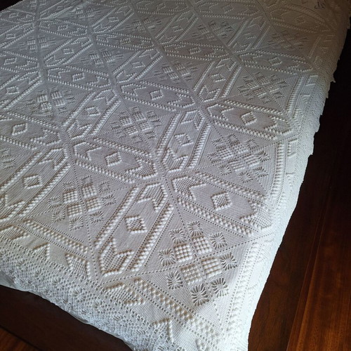 Vintage handmade white cotton bedspread blanket, Kouverli Yfanto