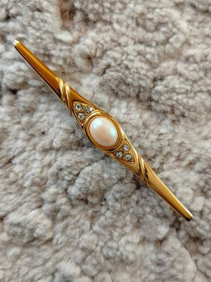 Gold brooch with pearl new