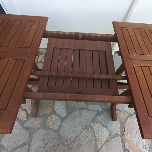 Wooden garden dining set like new with extendable table and 4 folding chairs