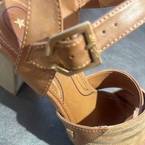 Wrangler suede sandals size 39 beige like new