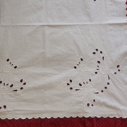Handmade cutwork table linen set like new
