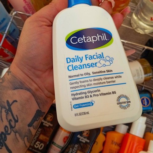 Cetaphil Daily Facial Cleanser 236 ml new