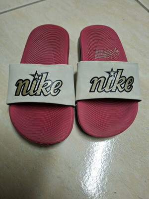 Σαγιονάρες Nike Kawa μεταχειρισμένες, ροζ/λευκό, μέγεθος 20 εκ