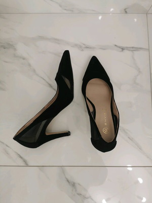 Envie Shoes Black Stiletto Heel Pumps like new