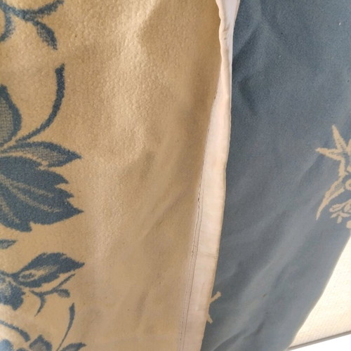 Vintage double-sided wool blanket like new, traditional