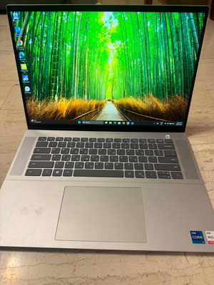 Dell Inspiron 16 5620 laptop i7-1255U 16GB RAM 512GB NVMe SSD