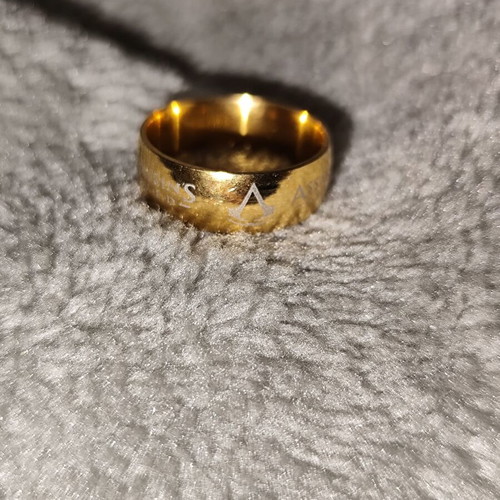 Assassin's Creed ring like new, gold color
