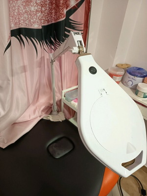 Aesthetic or sewing lamp used with strong LED, adjustable for bed or table