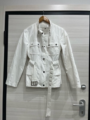 Γυναικείο μπουφάν ανοιξιάτικο μεταχειρισμένο Zara άσπρο, με μεταλλικές λεπτομέρειες