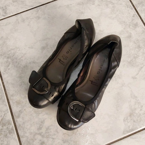 Brand new leather shoes Tamaris size 37. At a lower price for only a few days.