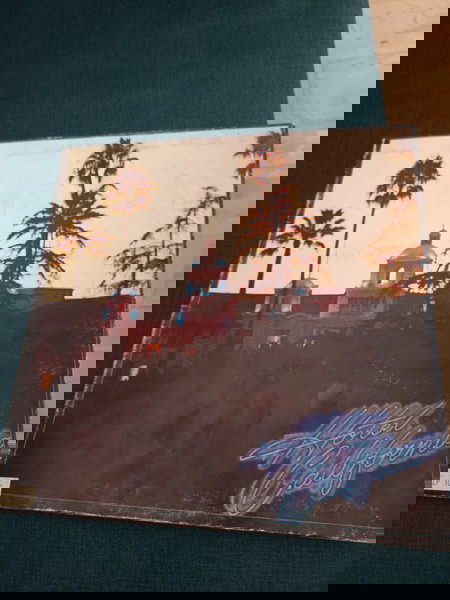 ΠΩΛΕΙΤΑΙ ΤΟ ΑΥΘΕΝΤΙΚΟ LP ΤΩΝ EAGLES "HOTEL CALIFORNIA"