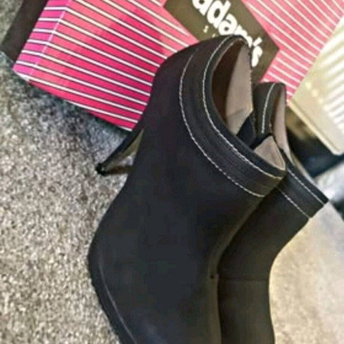Adam's Shoes women's boots like new, size 38, black