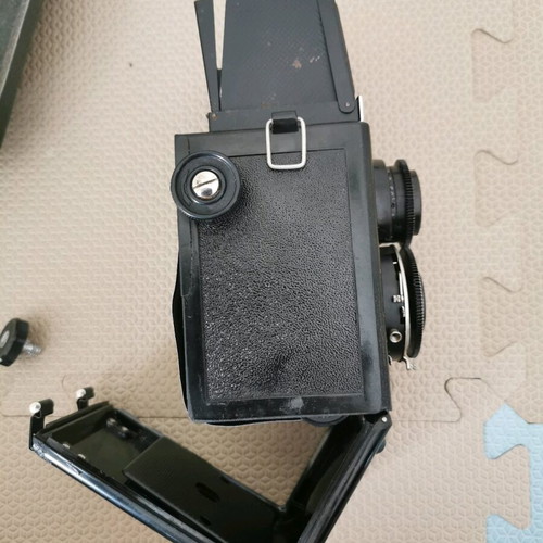 Lubitel 2 camera used with damages and broken base