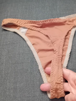 Triumph string M, beige
