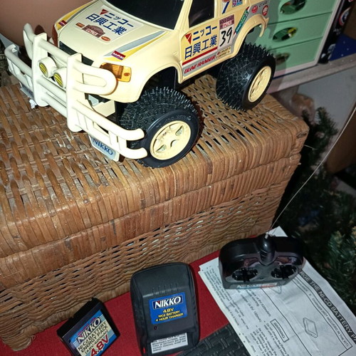 Nikko remote control cars new, set of 2