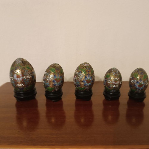 Set of 5 unique Chinese Cloisonne eggs like new with stands
