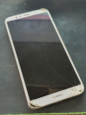Huawei Y6 Prime 2018 (ATU-L31) μεταχειρισμένο για ανταλλακτικά με σπασμένη οθόνη