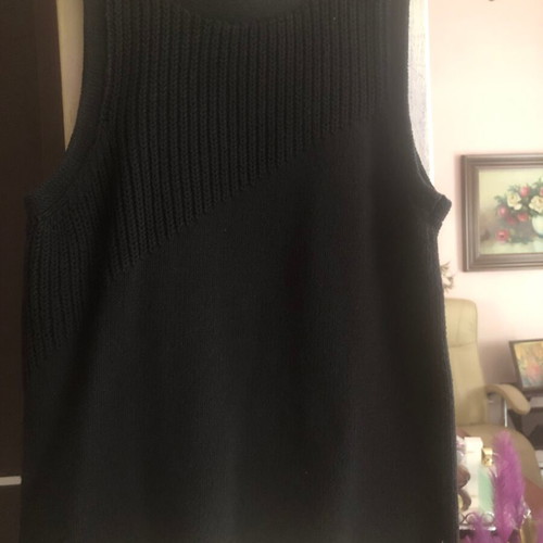 Armani knitted vest new, size M, black