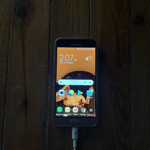 Samsung J3 2016 like new, gold, 16GB Android phone