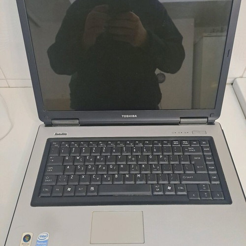 Toshiba Satellite L40-18Y laptop used, 15.4 inch, Intel Pentium, 2GB RAM