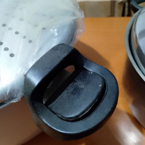 Pot with strainer lid