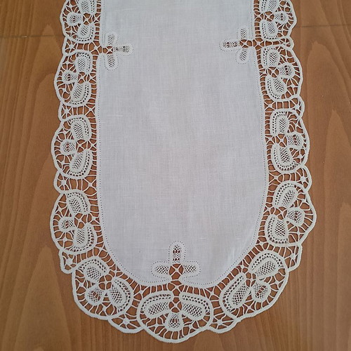 Handmade lace linen runner like new, 85x38 cm