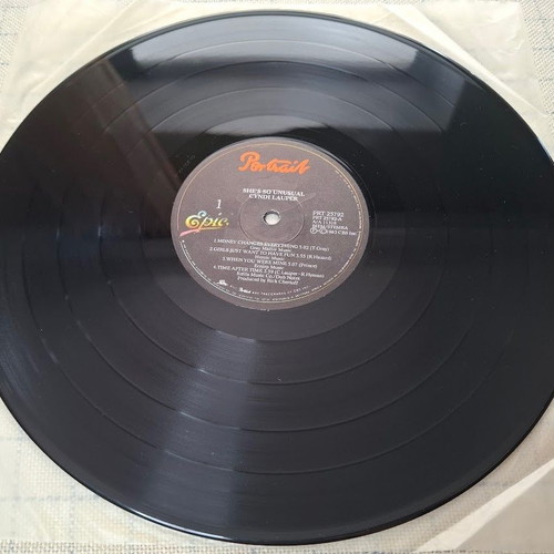 Cyndi Lauper She's So Unusual LP like new, pop