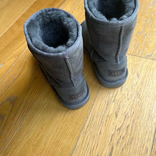 UGG Classic Short leather boots 36 gray like new