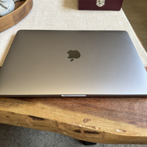 MacBook Pro 13in 256GB with Touch Bar used, with box and Magic Trackpad