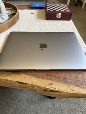 MacBook Pro 13in 256GB with Touch Bar used, with box and Magic Trackpad