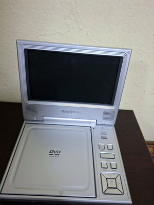 Insignia NS-8PDVDA portable DVD player used for parts or repair
