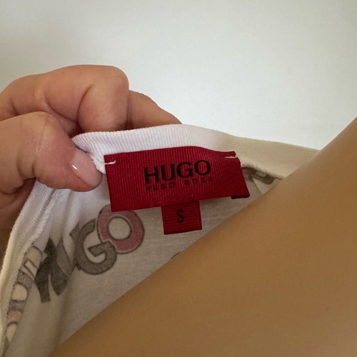 Hugo Boss white cotton top S like new with multicolor logo