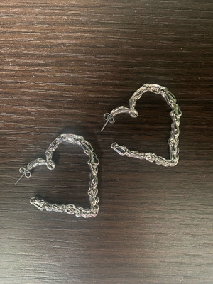 Heart-shaped hoop earrings like new, unworn