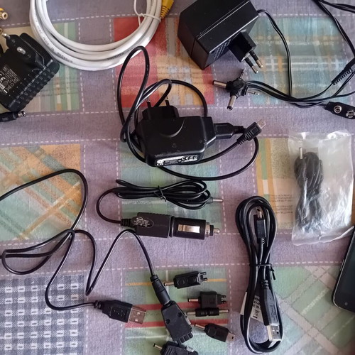 Chargers and accessories like new, pack with cables and old phones