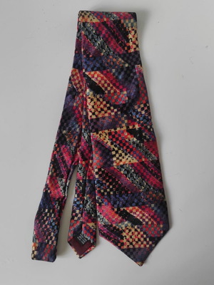 Vintage silk tie like new with geometric multicolor pattern