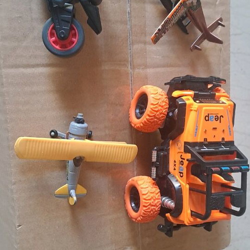 Vehicle set used, one airplane propeller broken