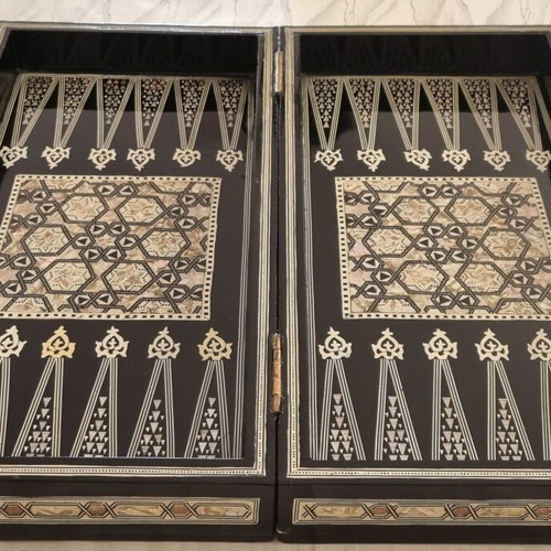 Χειροποίητο ξύλινο τάβλι με ένθετο μαργαριτάρι
