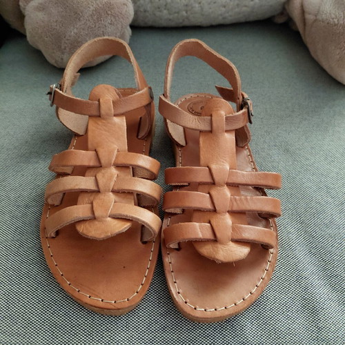 Leather sandals unisex new, size 29, beige