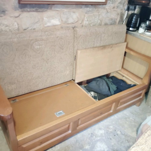 Vintage sofa like new with two storage compartments