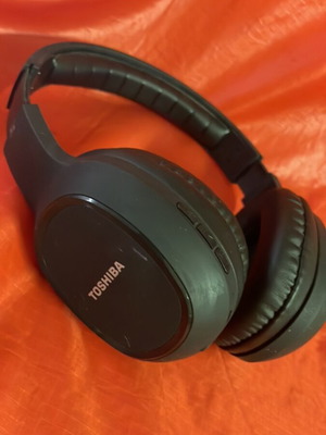 Toshiba wireless headphones new, very soft
