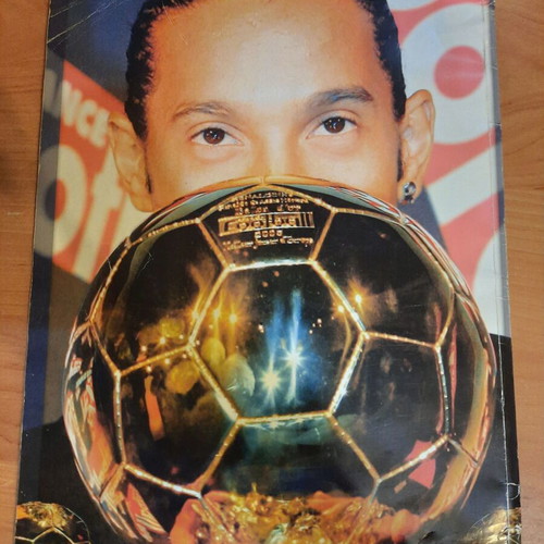 Ronaldinho magazine like new, 23 pages about the football magician