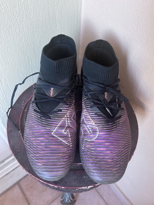 Puma Future 8pro football boots, black and purple, size 42.5