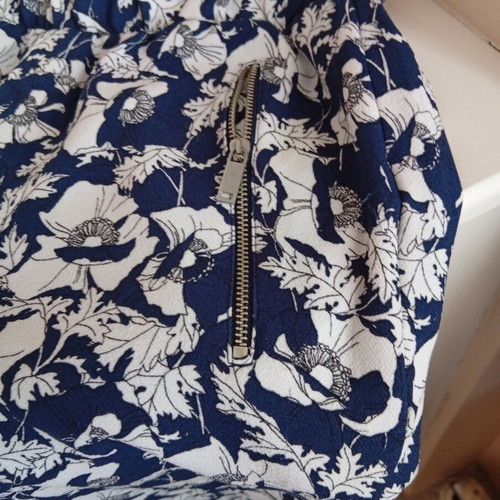 Floral jogger pants like new, size S, blue and white