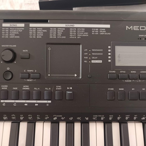Medeli MK-401 keyboard with 61 dynamic keys