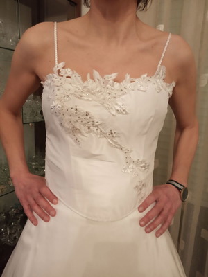 Wedding dress white with bust, skirt and rhinestone strap like new