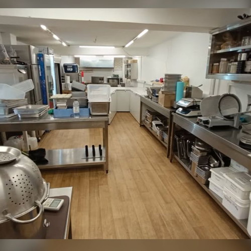 Commercial catering store in Ilioupoli with full equipment