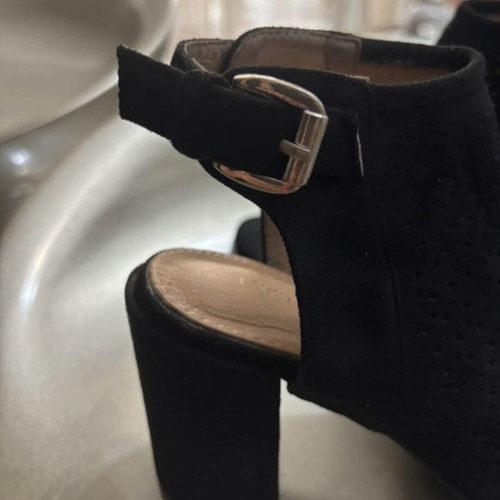 Black suede women's sandals with perforated details, size 37